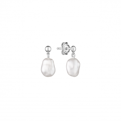 Silver earrings with pearls